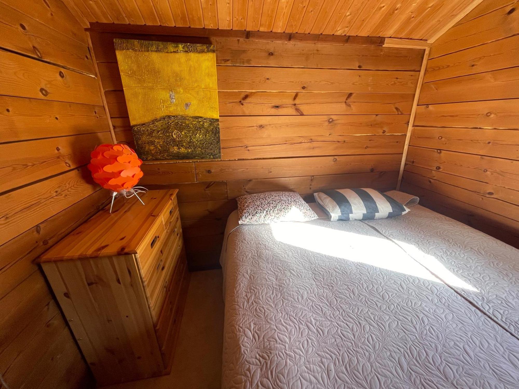 Three Rooms Stuga I Stugby Near National Park Undenas Exterior photo